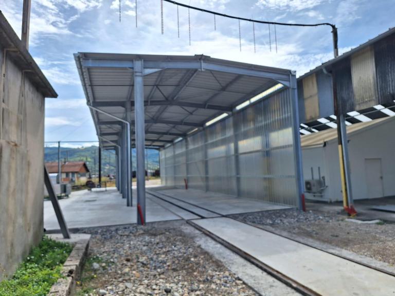 Tunnel lavage ferroviaire avec bac acier