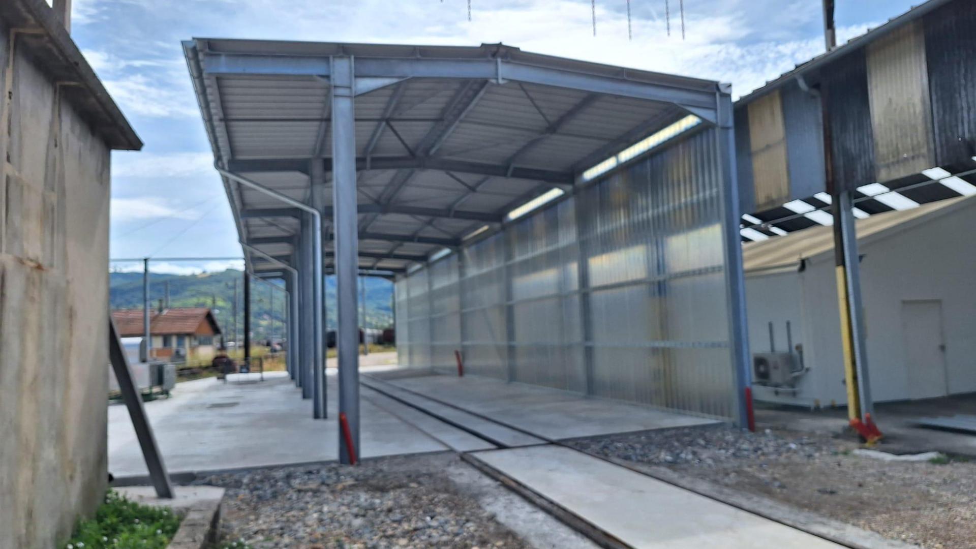 Construction tunnel lavage site ferroviaire actif