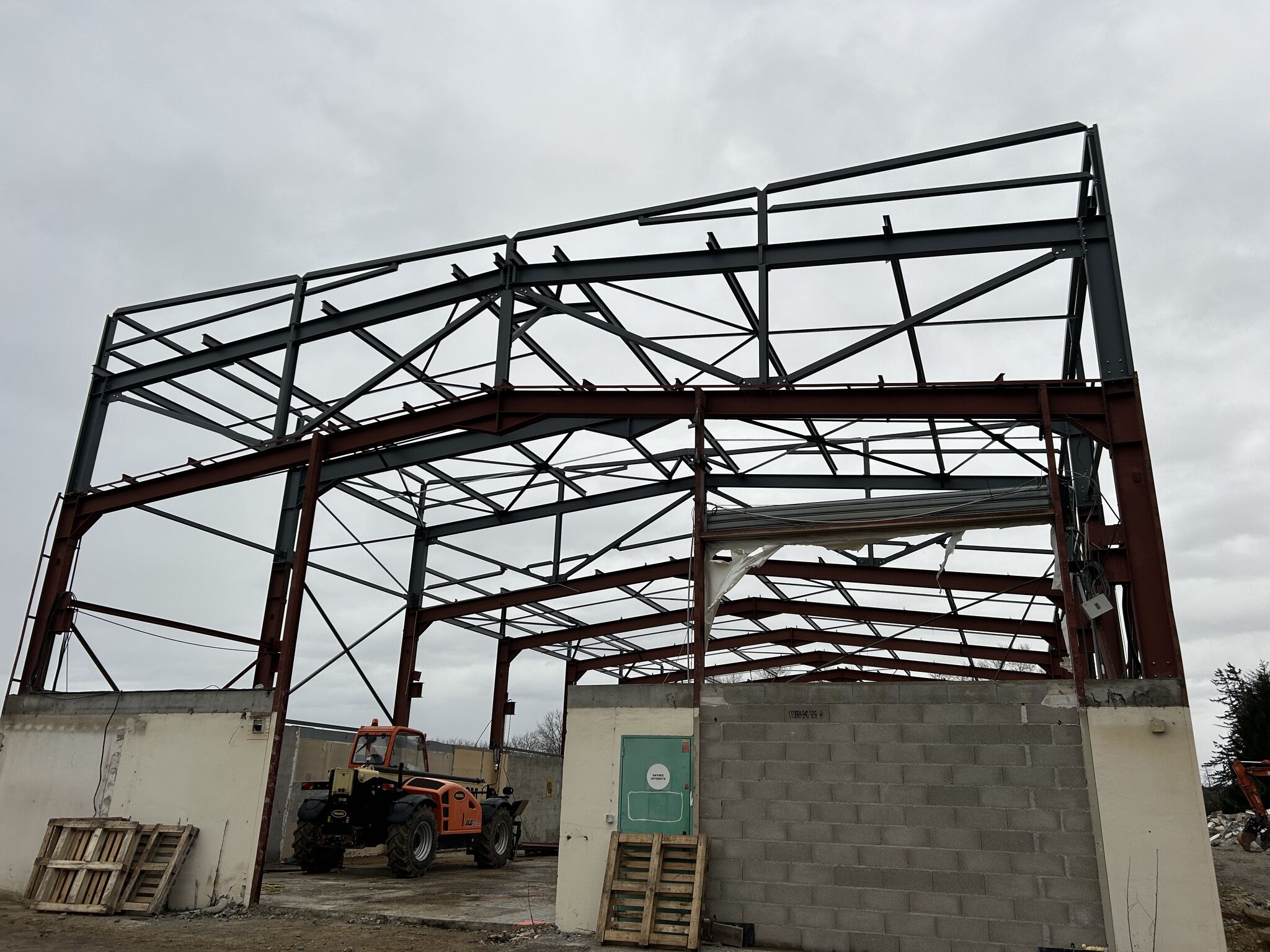 Réhabilitation bâtiment logistique par KAPECI Acier